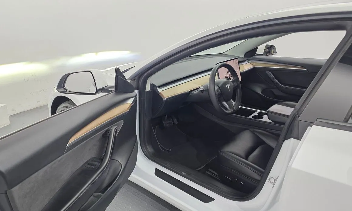 Tesla Model 3 — фото 10