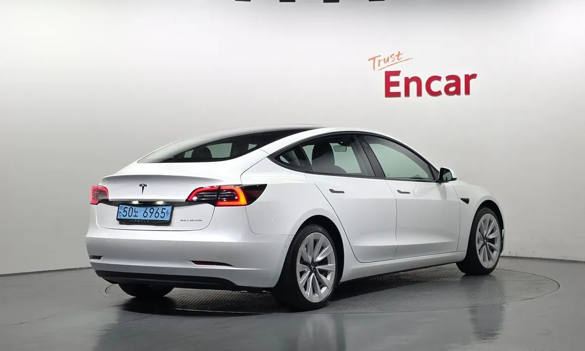 Tesla Model 3 — фото 5