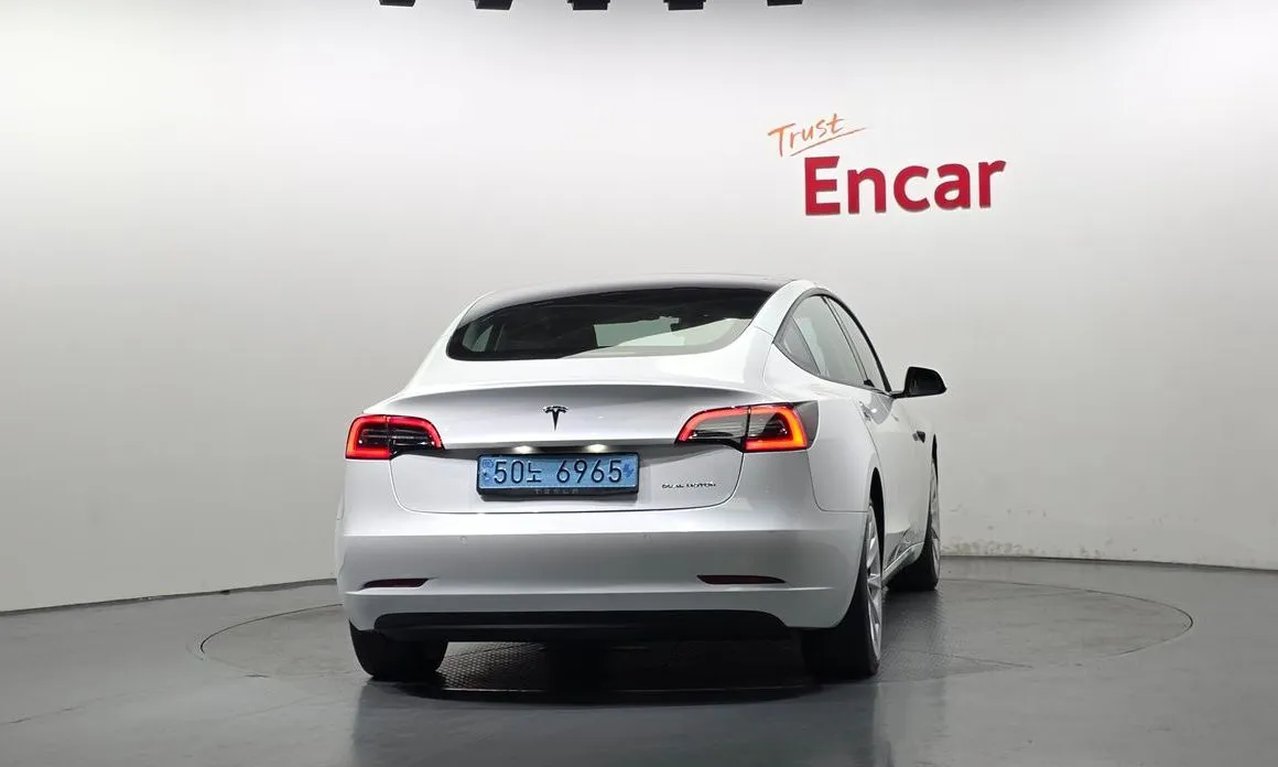 Tesla Model 3 — фото 4