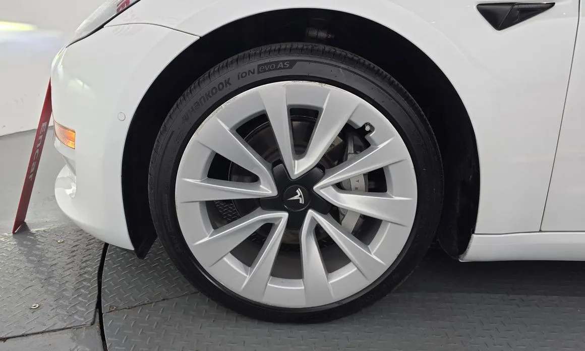 Tesla Model 3 — фото 2