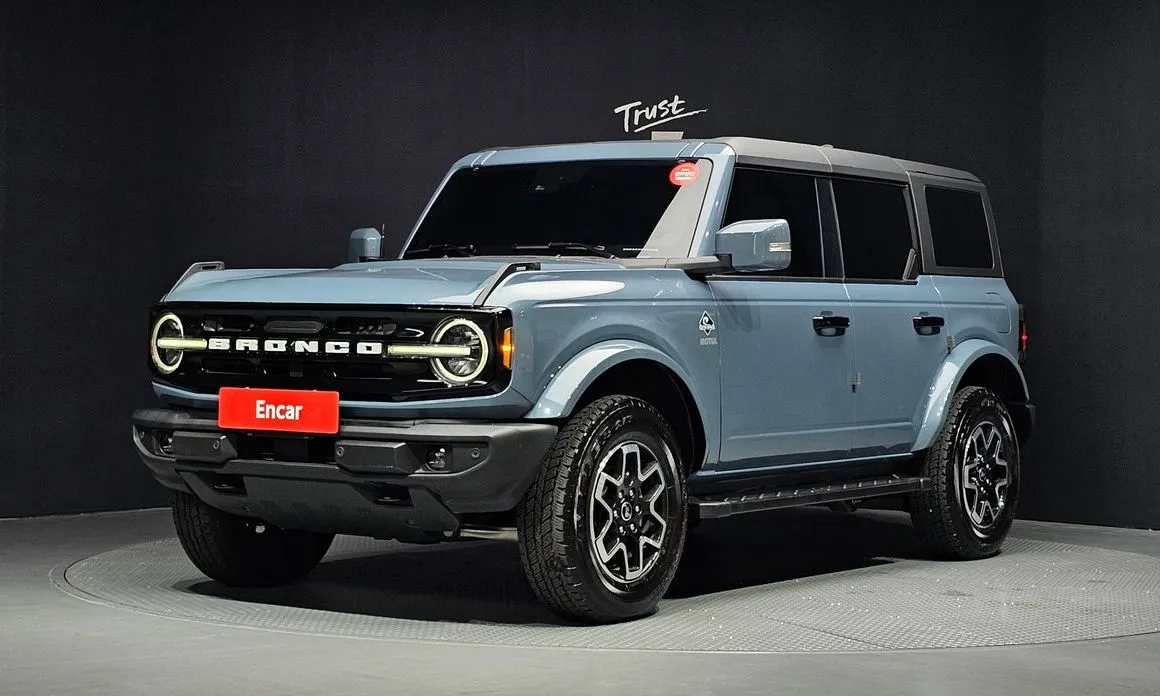 Ford Bronco — фото 1