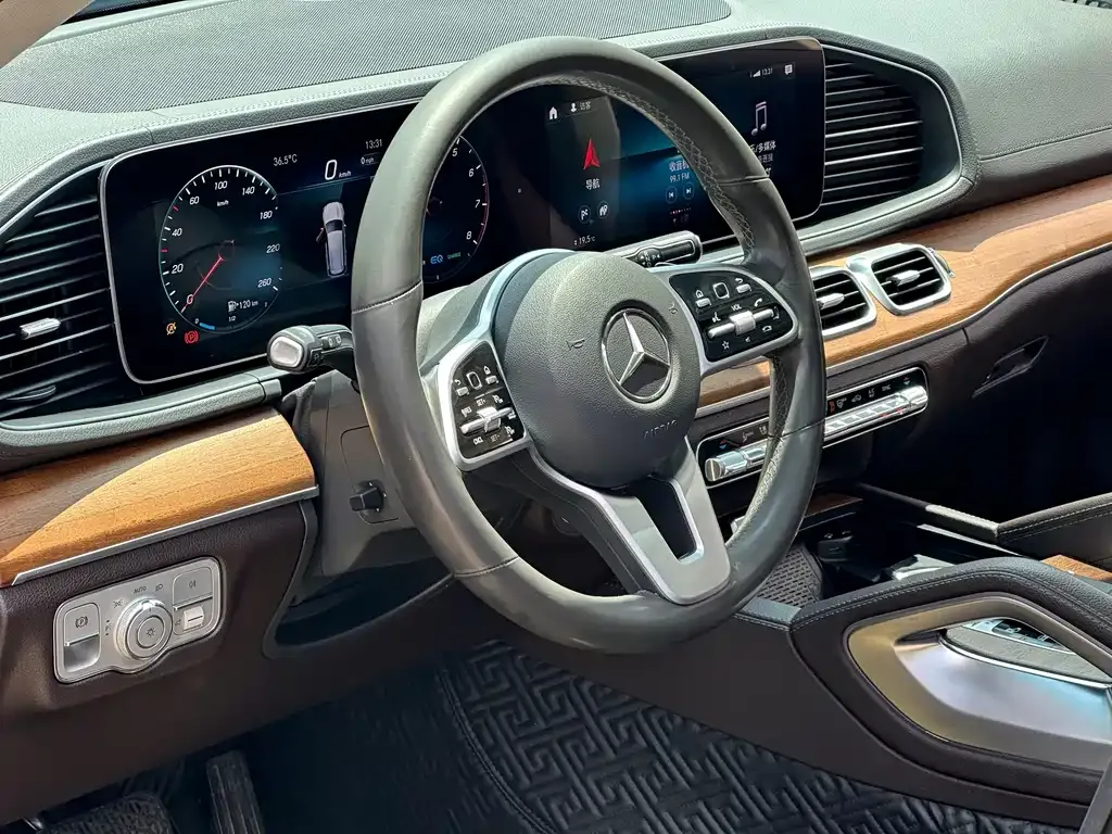 Mercedes-Benz GLS — фото 4