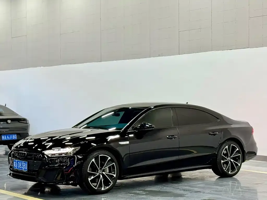 Audi A7L — фото 1
