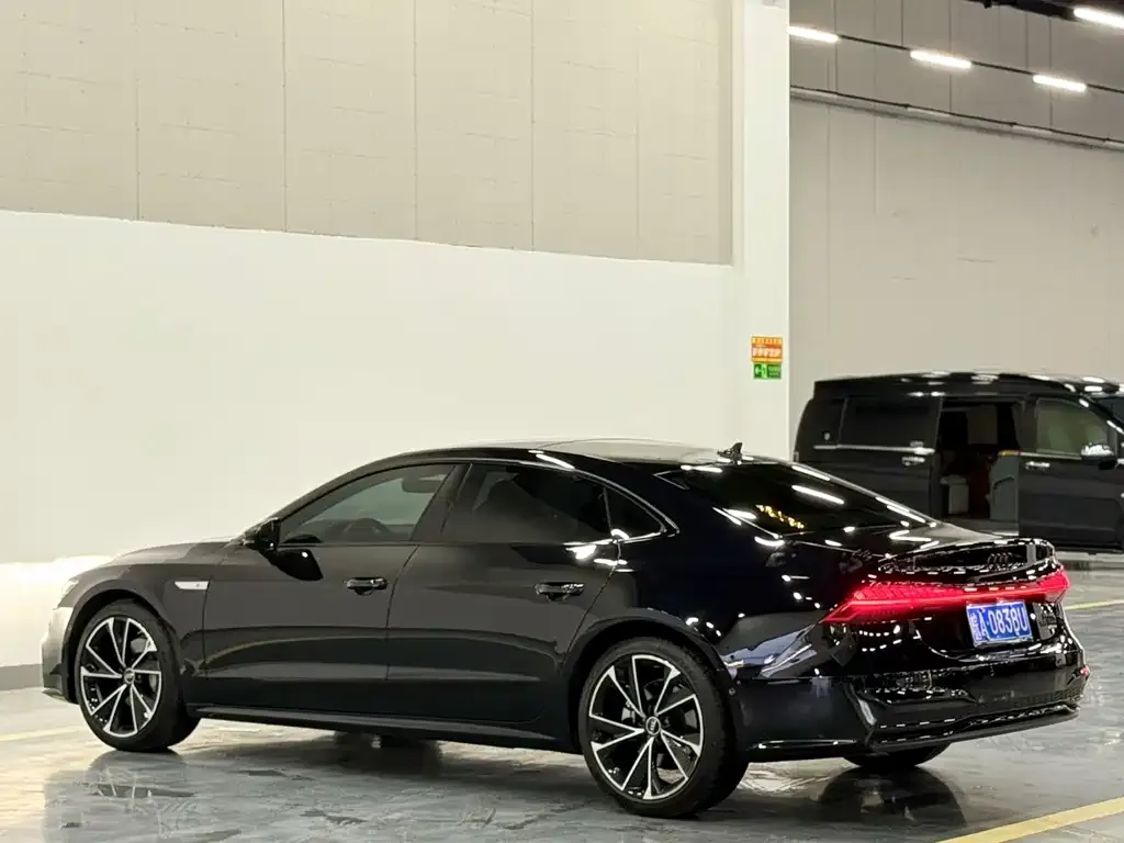 Audi A7L — фото 6