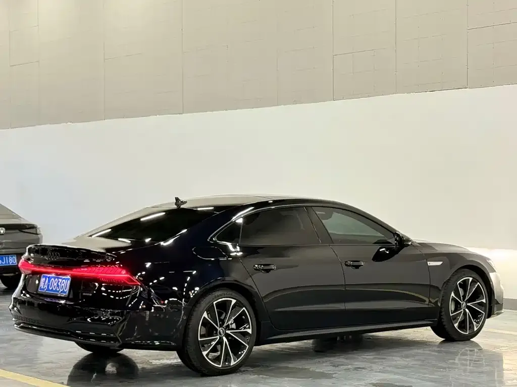 Audi A7L — фото 9