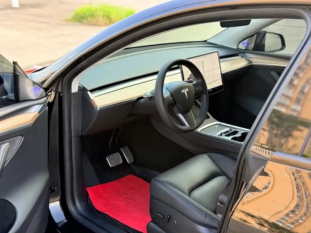 Tesla Model Y — фото 4