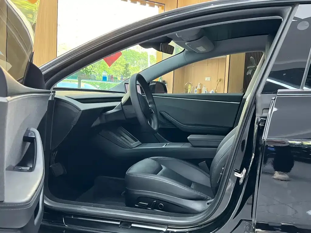 Tesla Model 3 — фото 3