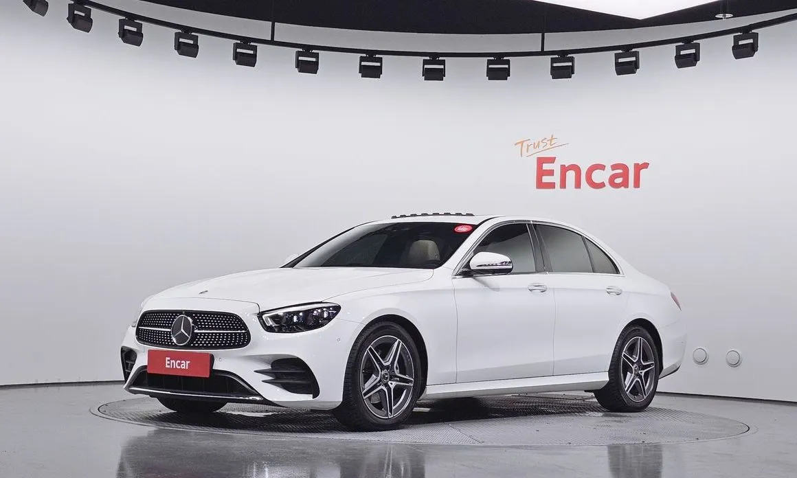 Mercedes-Benz E-Class — фото 1