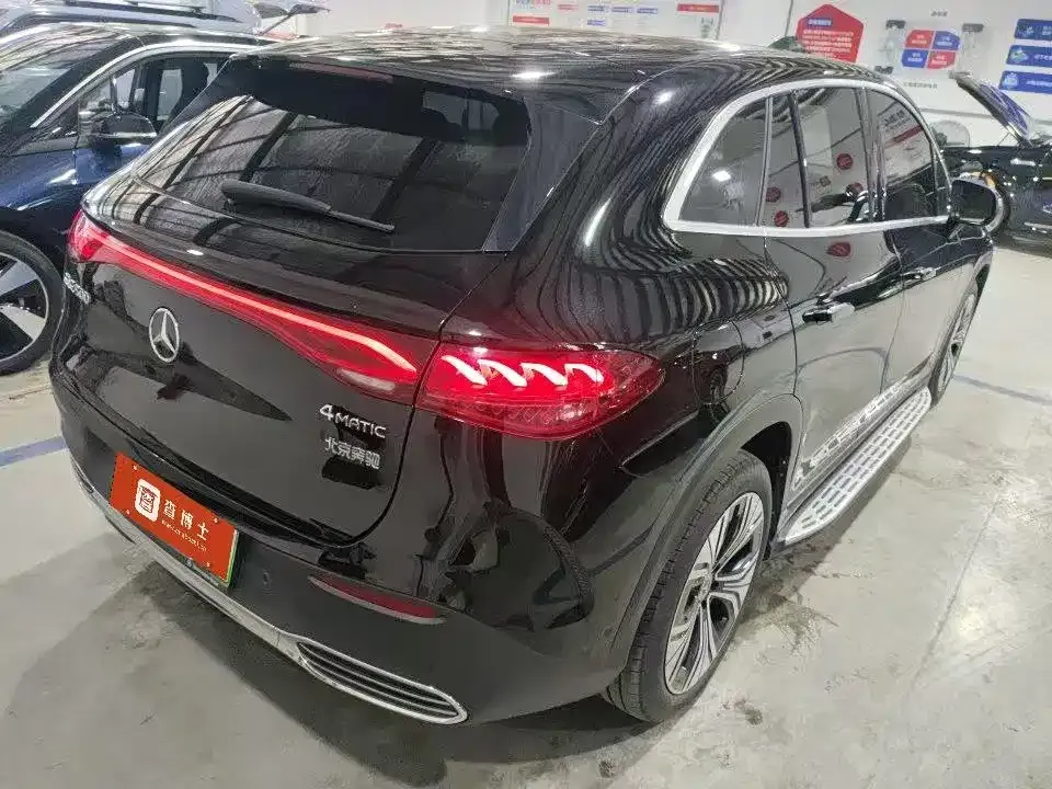 Mercedes-Benz EQE SUV — фото 6