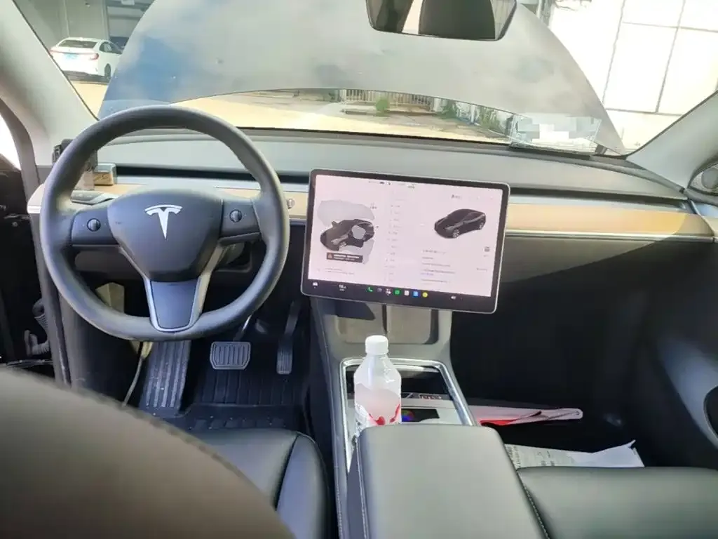 Tesla Model Y — фото 3