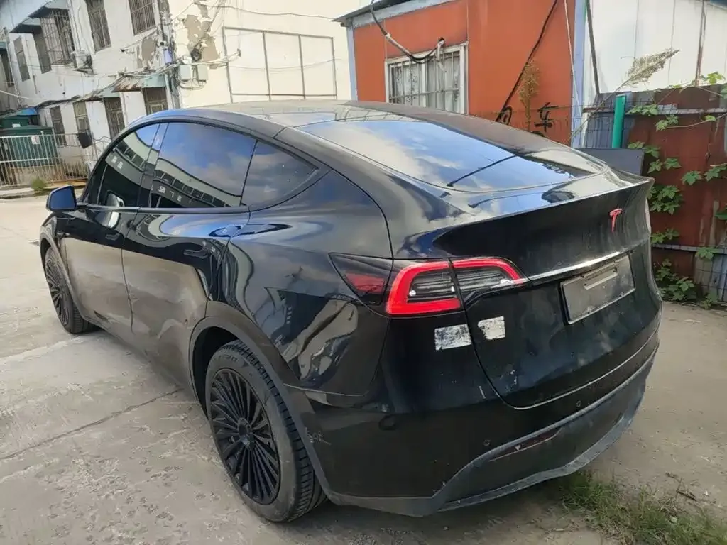 Tesla Model Y — фото 9