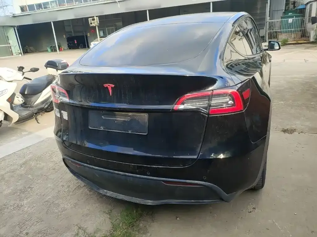 Tesla Model Y — фото 4