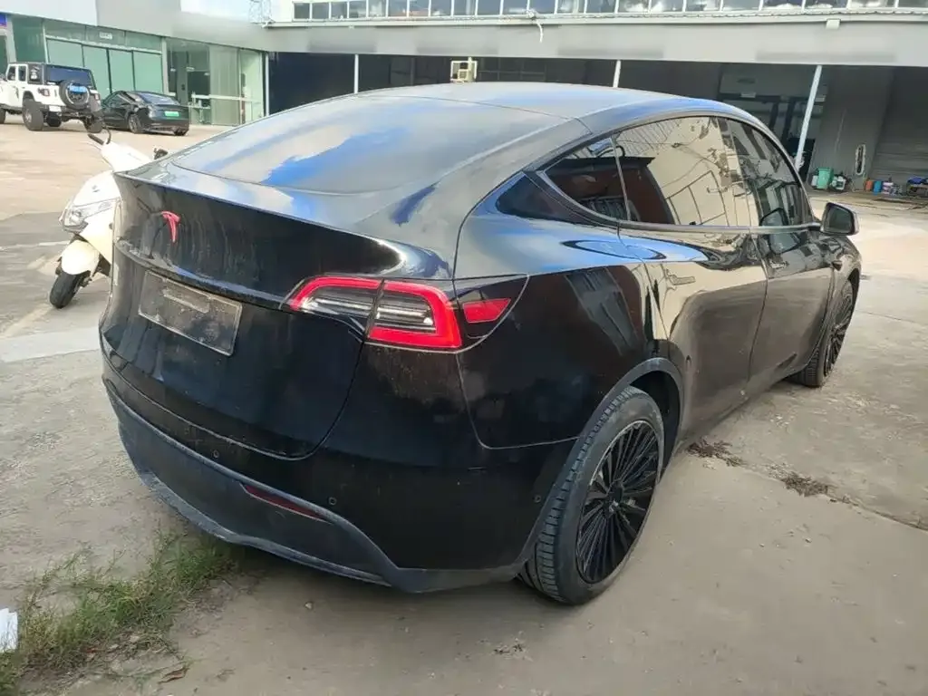 Tesla Model Y — фото 7