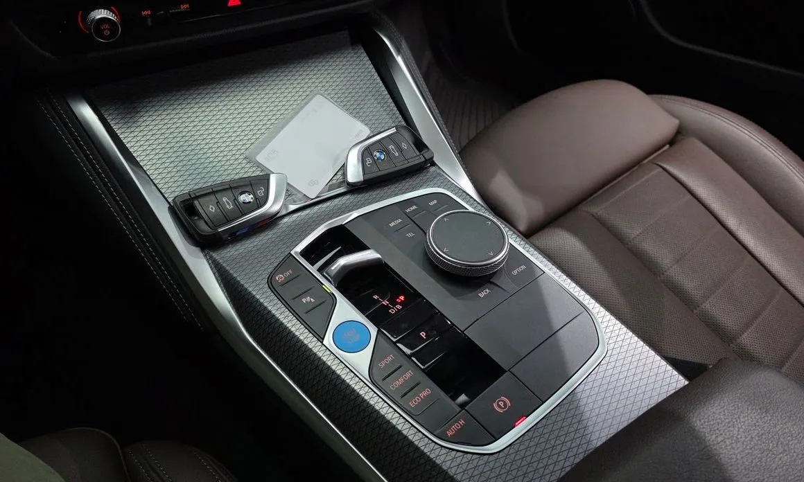 BMW i4 — фото 10