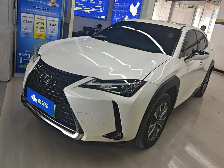 Lexus UX New Energy — фото 1