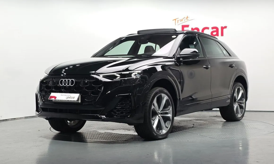 Audi Q8 — фото 1