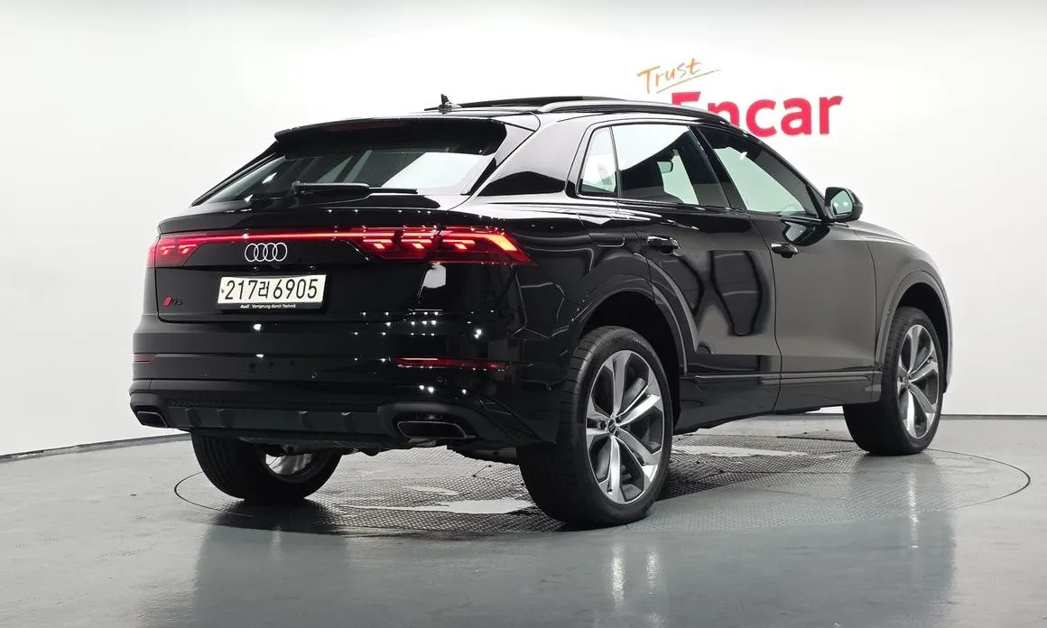 Audi Q8 — фото 5