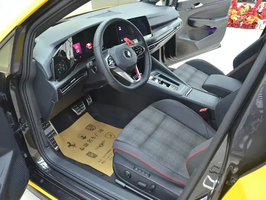 Volkswagen Golf GTI — фото 10