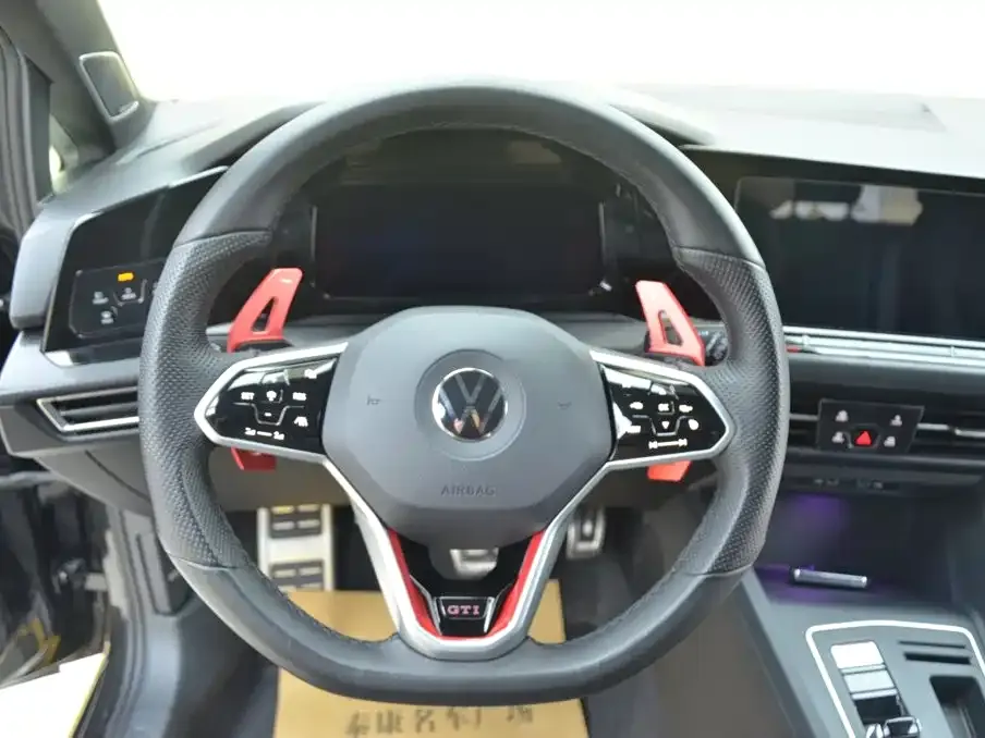 Volkswagen Golf GTI — фото 8