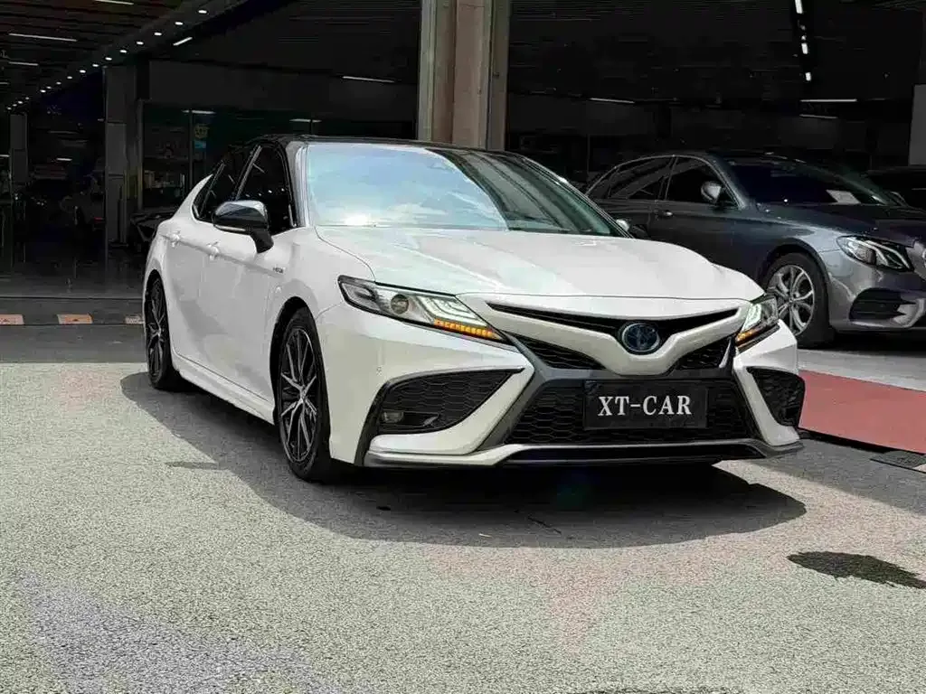 Toyota Camry — фото 5