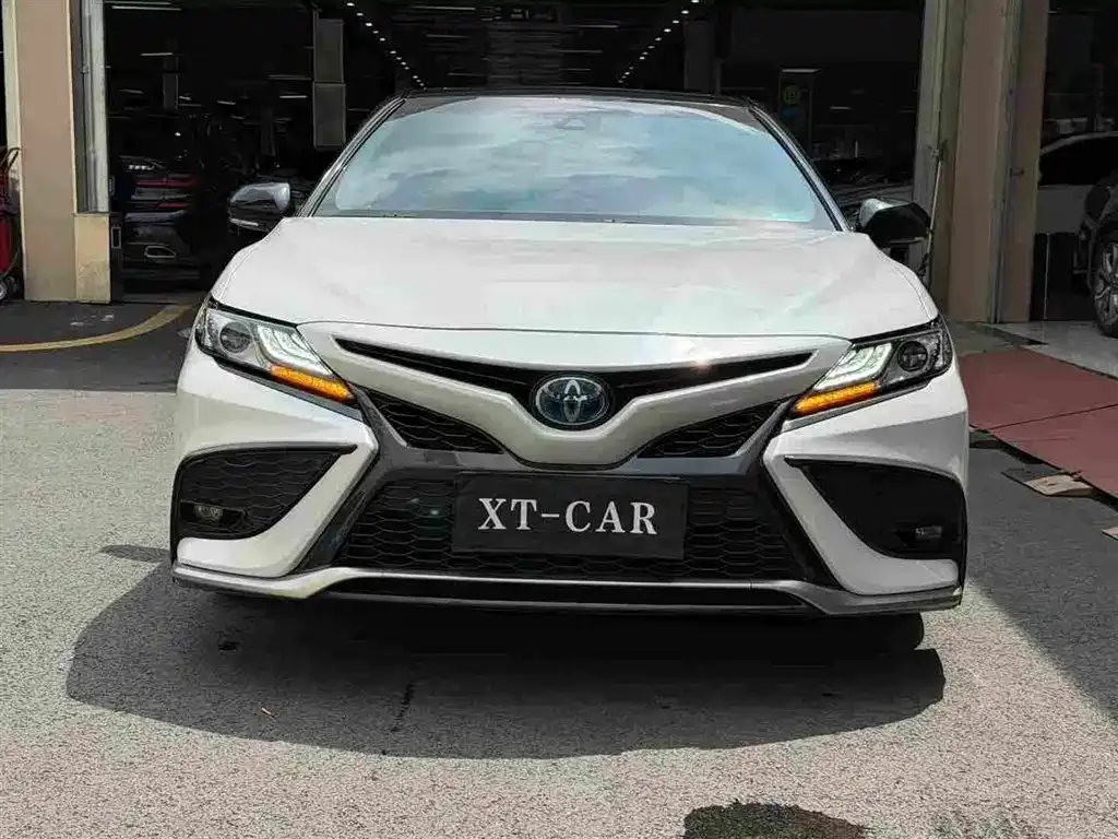 Toyota Camry — фото 9