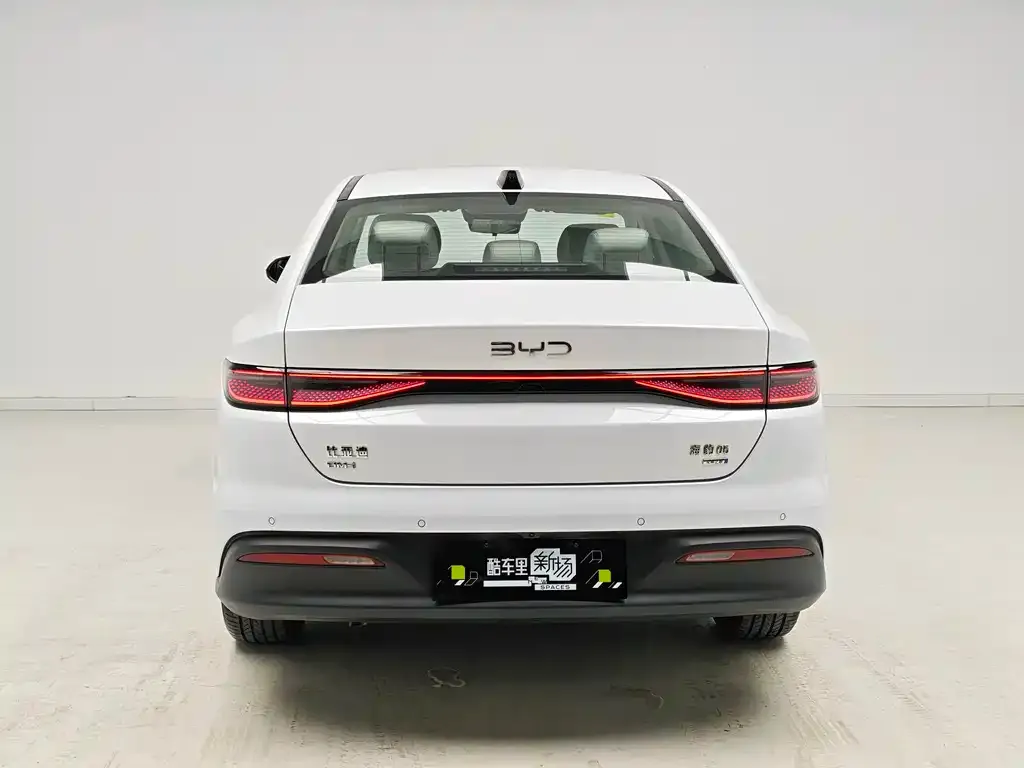 BYD Seal 05 DM-i — фото 10