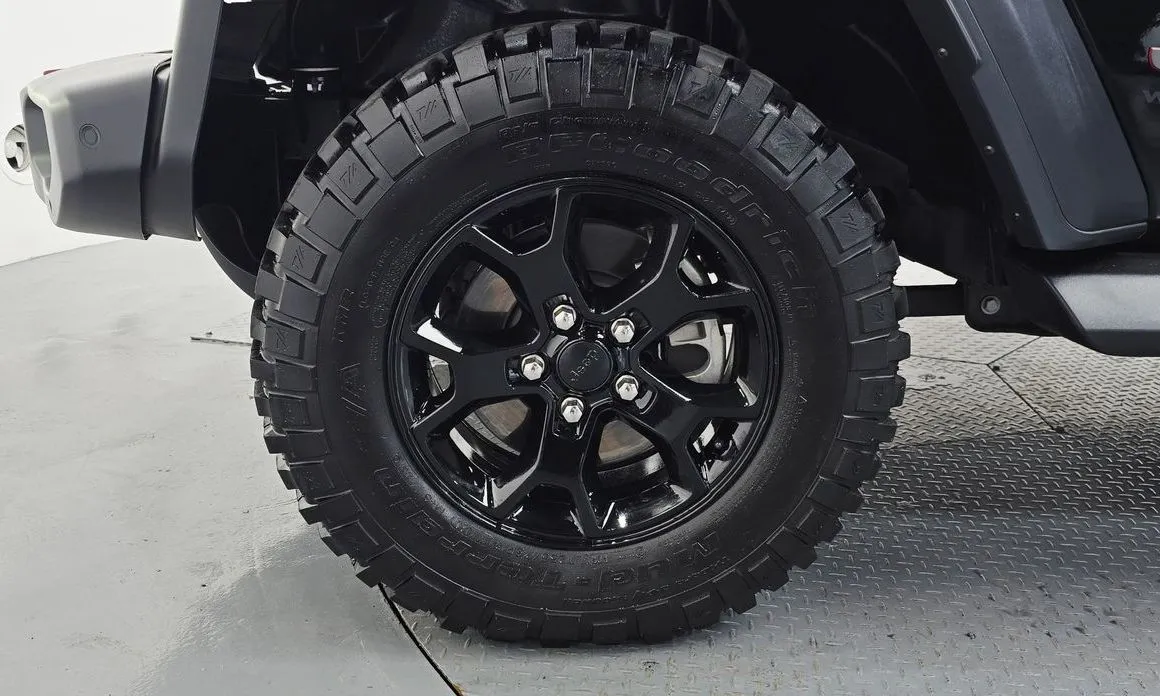 Jeep Wrangler — фото 8