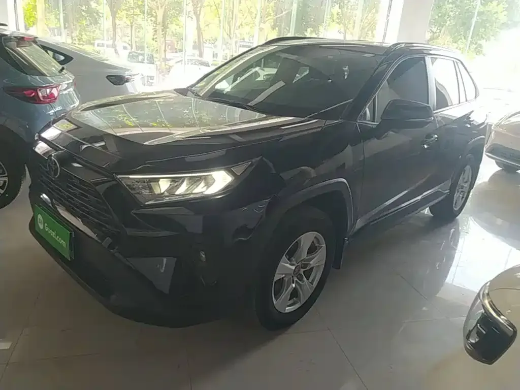 Toyota RAV4 — фото 5