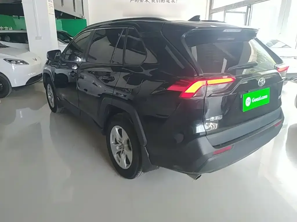 Toyota RAV4 — фото 3