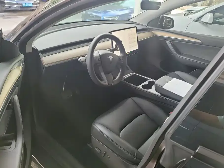 Tesla Model Y — фото 4