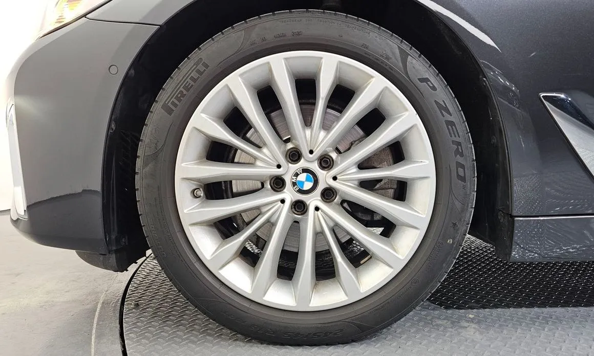 BMW 5-Series — фото 10
