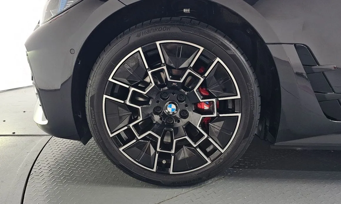 BMW i4 — фото 8