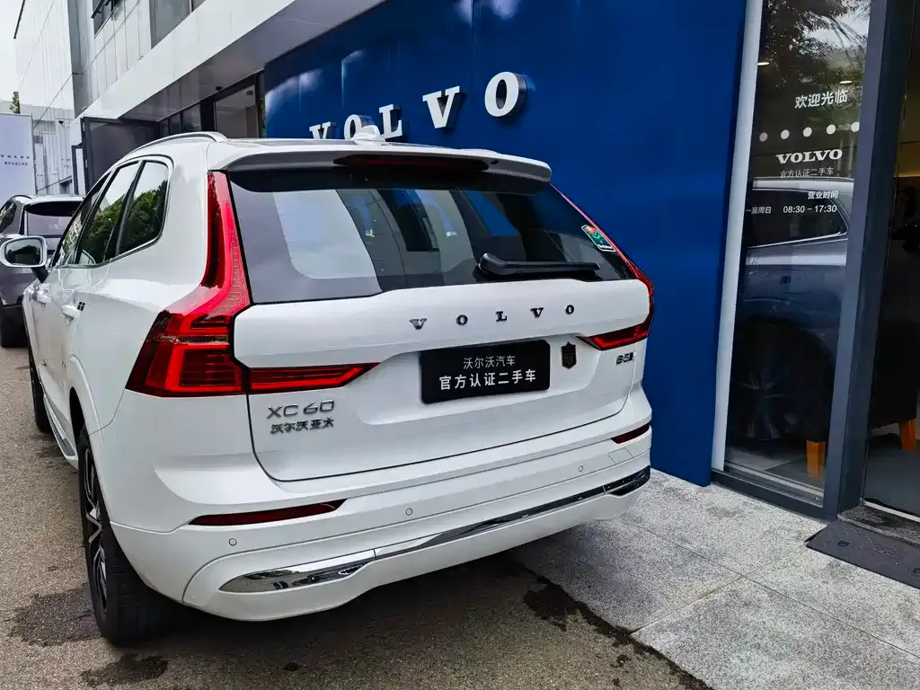Volvo XC60 — фото 2