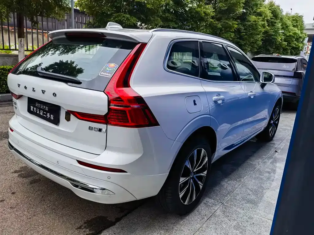 Volvo XC60 — фото 10