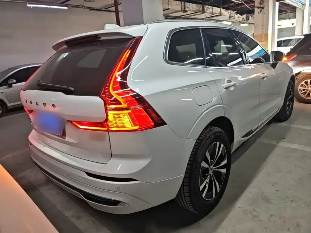 Volvo XC60 — фото 5