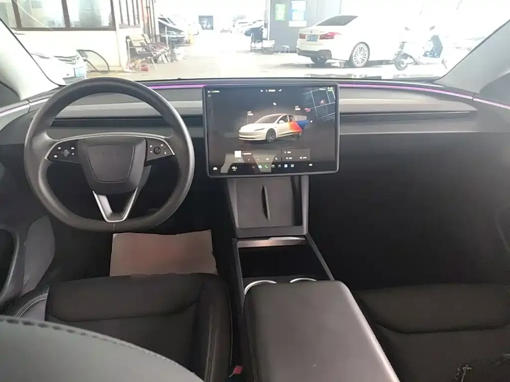 Tesla Model 3 — фото 2