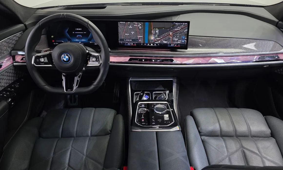 BMW i7 — фото 8