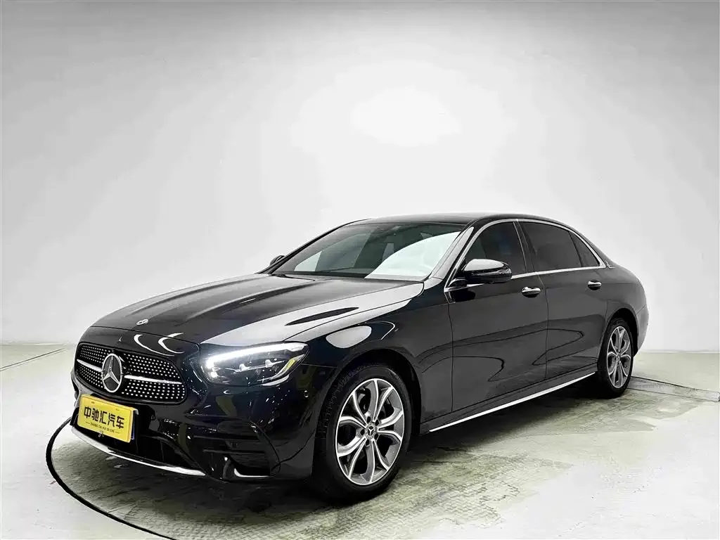 Mercedes-Benz E-Class — фото 1