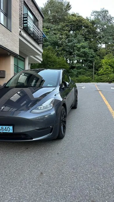 Tesla Model Y — фото 1