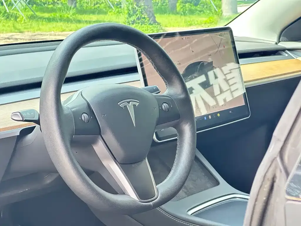 Tesla Model 3 — фото 9