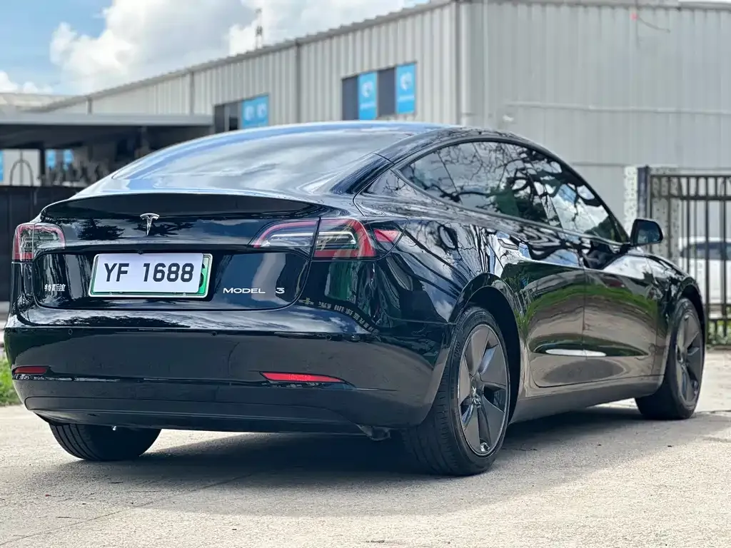 Tesla Model 3 — фото 5