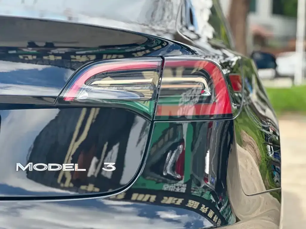 Tesla Model 3 — фото 2