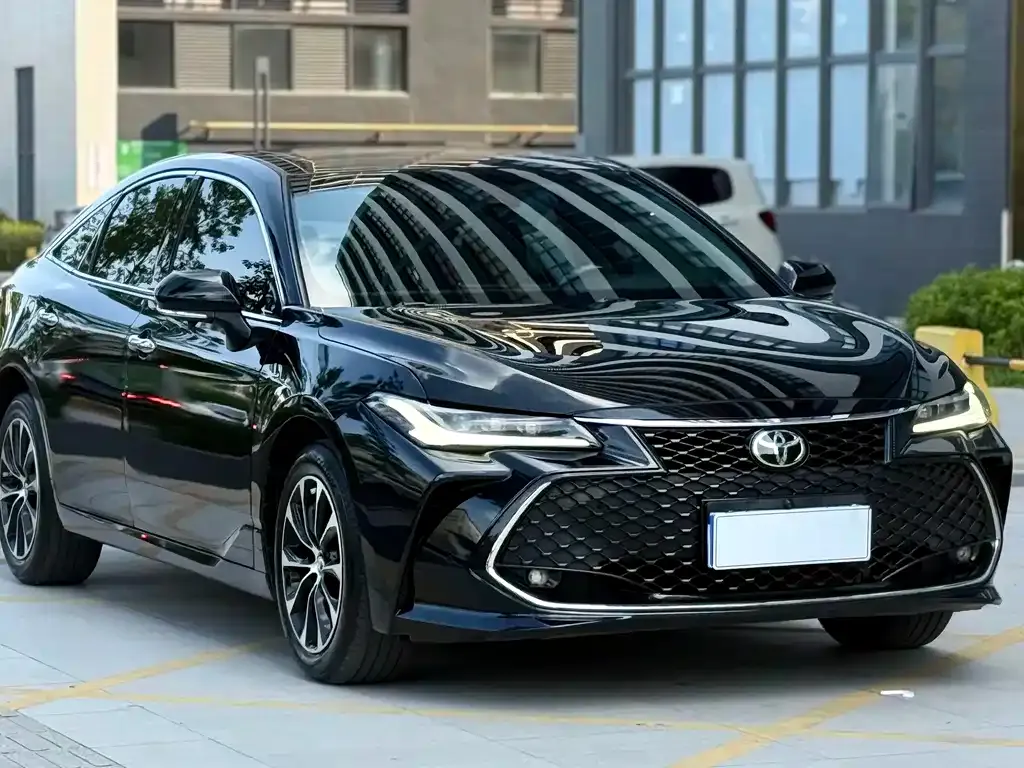 Toyota Avalon — фото 1