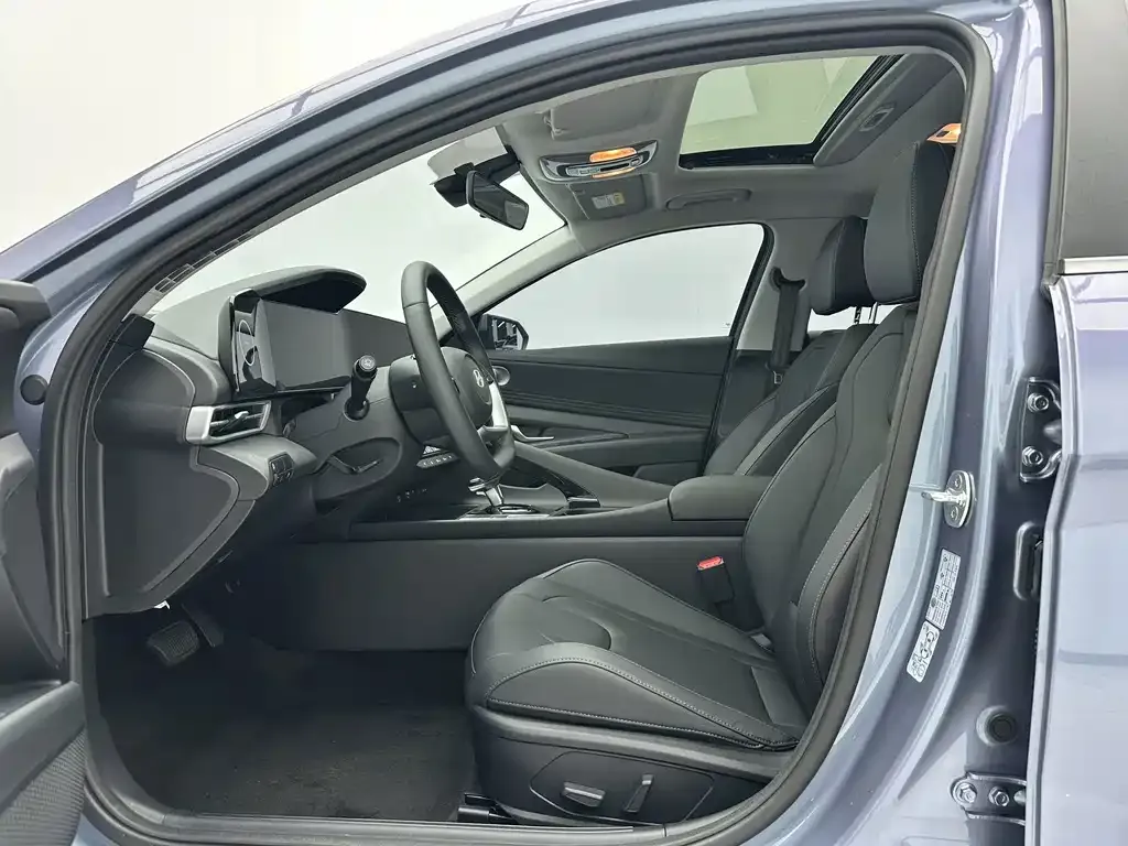 Hyundai Elantra — фото 10