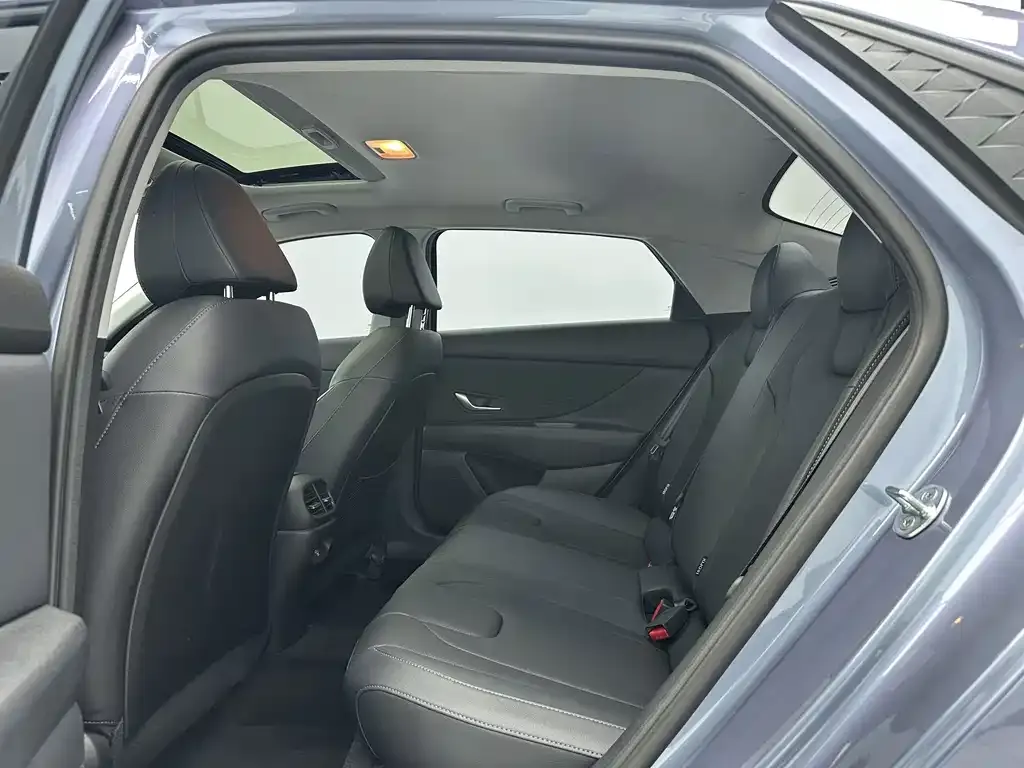 Hyundai Elantra — фото 7