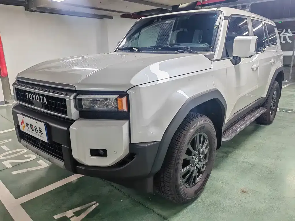 Toyota Prado — фото 1