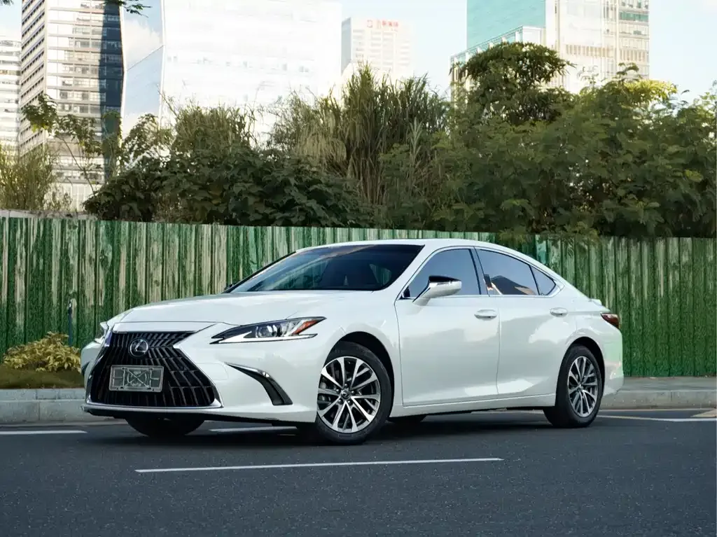 Lexus ES — фото 1