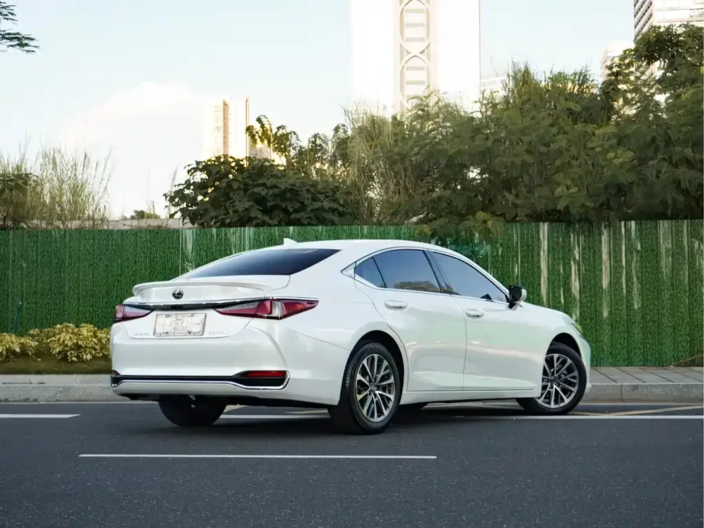 Lexus ES — фото 10