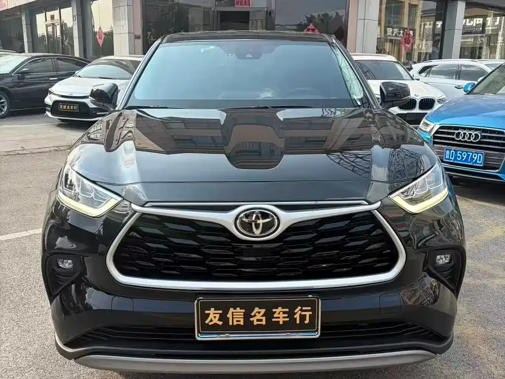 Toyota Highlander — фото 10