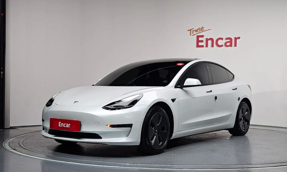 Tesla Model 3 — фото 1